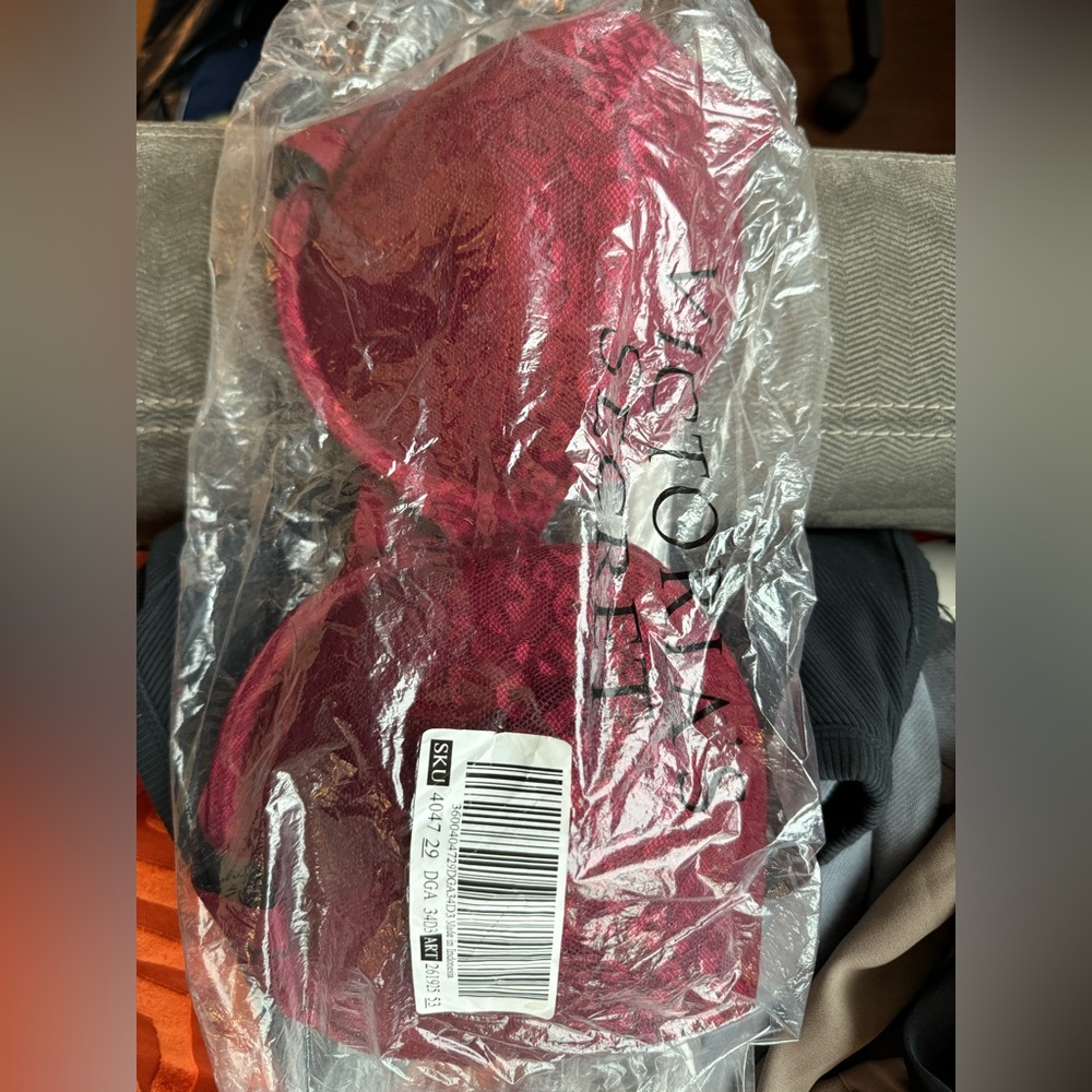Victoria's Secret PINK Wear Everywhere T-Shirt Lightly Lined Bra